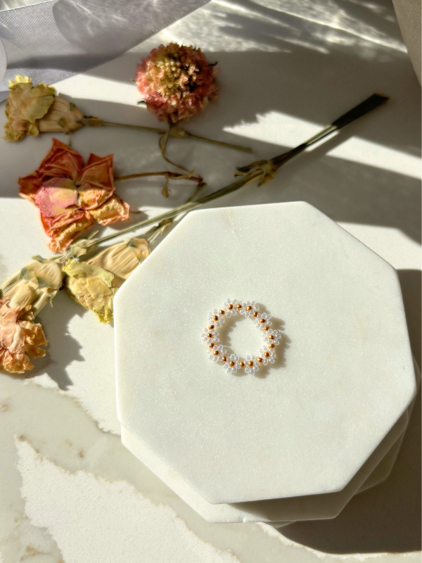 byel.beauty Daisy Ring